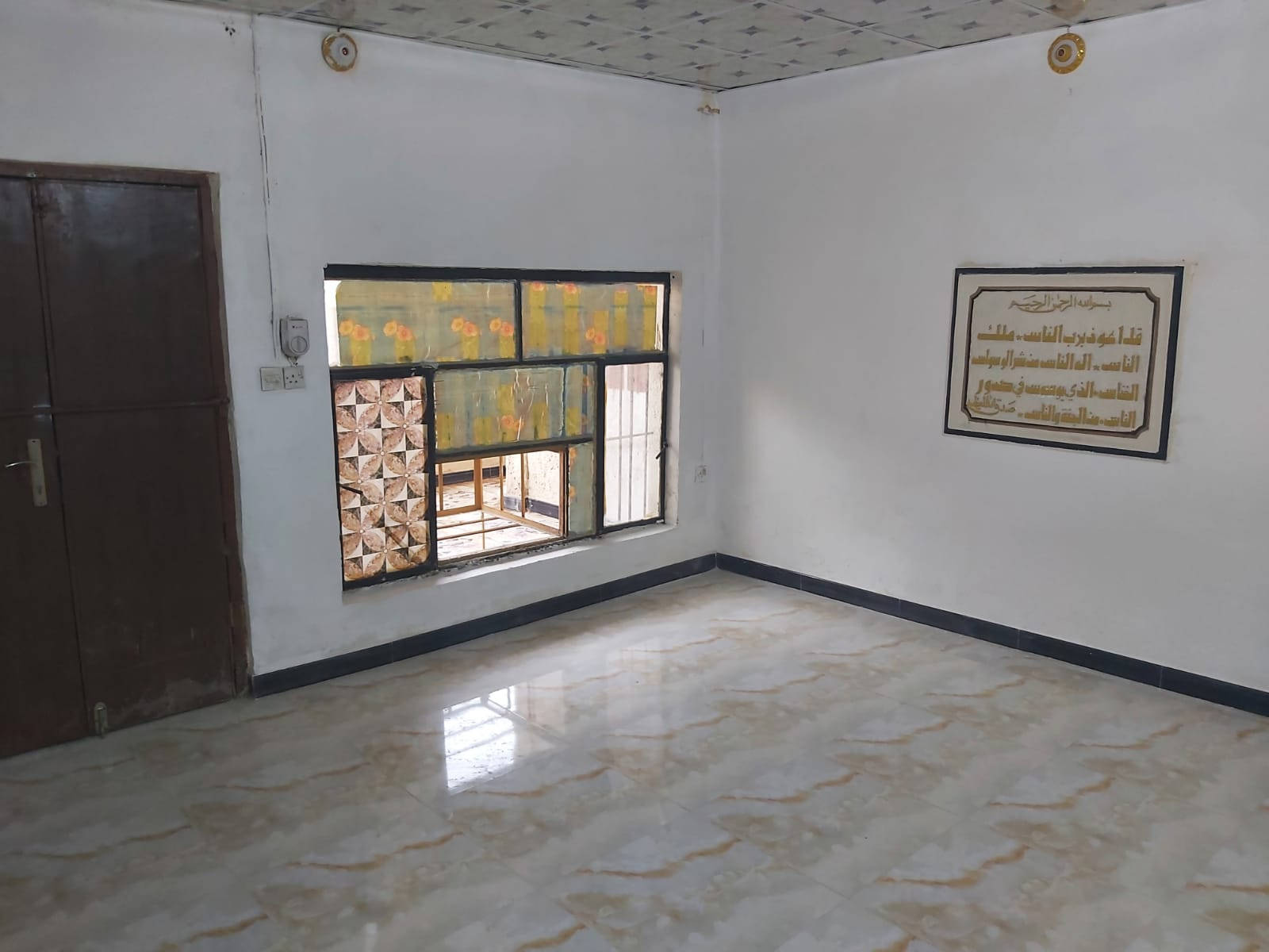 السلام عليكم بيت للايجار ١٥٠ متر الموقع سومر حي المعلمين يحتوي استقبال وهول وغرفتين كبيره وصغيره ومطبخ  سعر الايجار 500 ***********☎️ ***********☎️ 
