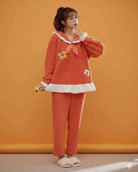 عرض خاص 🔥 
تراك فرو نسائي ثخين جداً ⛄️ 
#سعر_القطعة_١٠٠٠٠_فقط 🔥 
قياسات XL / L قالب راهي 
تتوفر خدمة توصيل موصل وجميع المحافضات 
☎️ ***********
