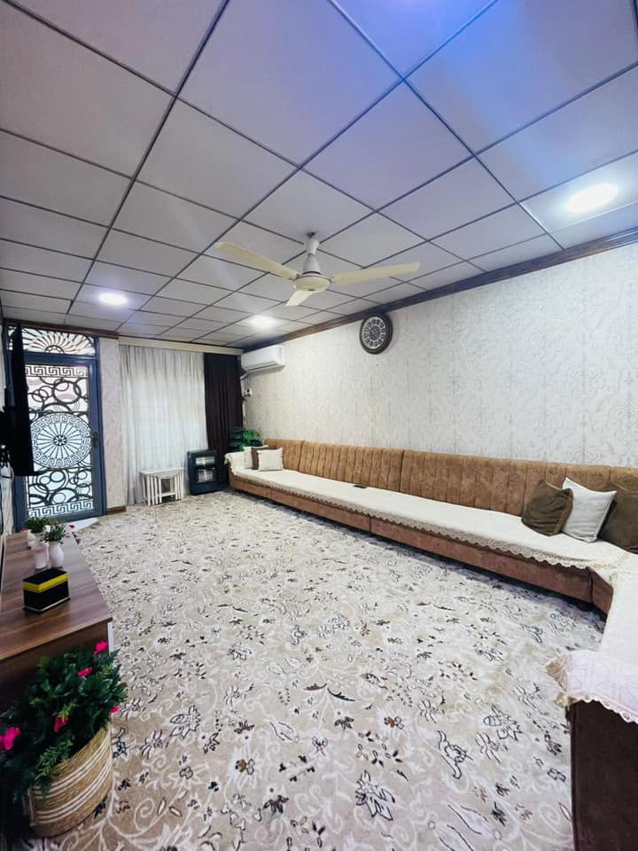 بيت للبيع 
المساحة 200م
واجهة 10م
عمق 20م
الطابق الاول غرفتين 
الطابق الثاني غرفة وهول وسطح ناصي وسطح عالي 
الموقع الجانب الأيمن حي اليرموك مقابل حديقة اليرموك 
للاستفسار ومعرفة السعر الاتصال 👇🏻
***********
***********
