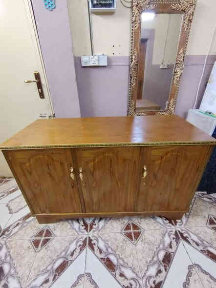 بوفيه تزكام نضيفه متر ونص في ستين
مكاني الشعب
*********** 
السعر 100
