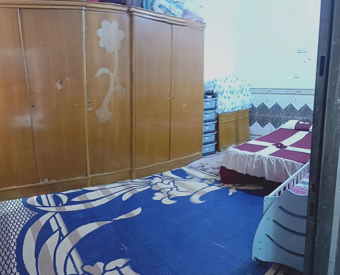 بيت للبيع ٧٠متر ركن على ٣ افرع عنوان شارع الصب مقابل شارع السبيس خلف مدارس در النجف مسافة كيلو عن الشارع طابو زراعي سند ٢٥ مشمول بالتطويب مرقم  للاستفسار الاتصال على ***********
