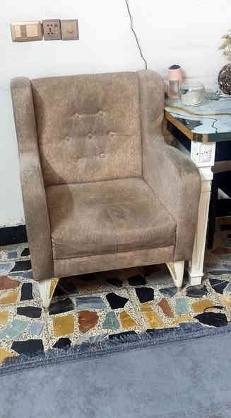 تخم مستعمل ٩ مقاعد مع كوشات عدد ٦
بدون كسر او شقوق بالقماش . 
السعر ٢٥٠ وبي مجال بسيط 
للتواصل الاتصال واتس او على الشريحة ***********
مكلفة بالنشر
