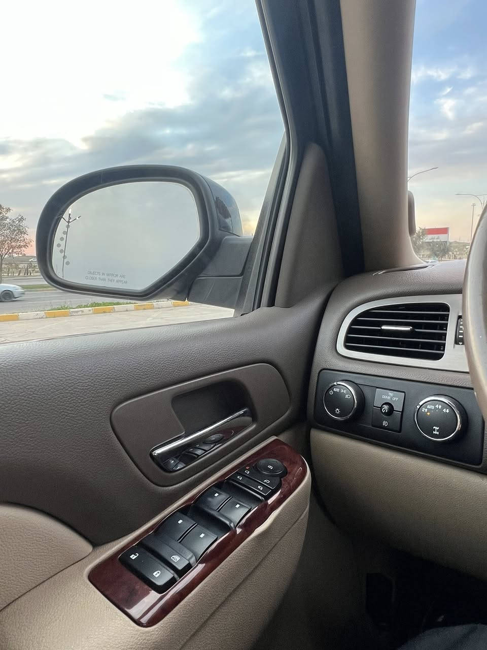 للبيع جمسي يوكن بدي طويل XL __2013 
السيارة بيهة ٤ قطعة صبغ بدون داخل راشين بمب 
بدون تعديل بارد مكان جاكوج مابي ✅
ماشي ١٠٠ الف حقيقي -سيارة مامشتغل بال خط
تخم تاير جديد ياباني
محرك مامفتوح 
داخلهة و كشناتة جديد بوضع شركة 
رقم و سنوي جديد بسمي تحويل ثاني يوم 
سلايت و سويجين بلاد ويا 
سيارة ماملعوبين بي برغي كلة ع بلاد
مكان كركوك 
***********
