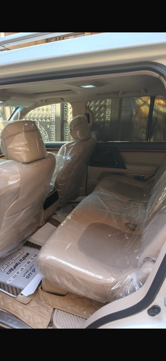 سلام عليكم لندكروز 2014 فول بريم رقم بغداد جديد سياره مكفوله من صبغ ولبارد بس مكان وحد كد إصبع سياره بسمي ماشيه 140 الف  سياره على وضع شركه صدر محرك كلشي على وضع شركه رقم ***********
