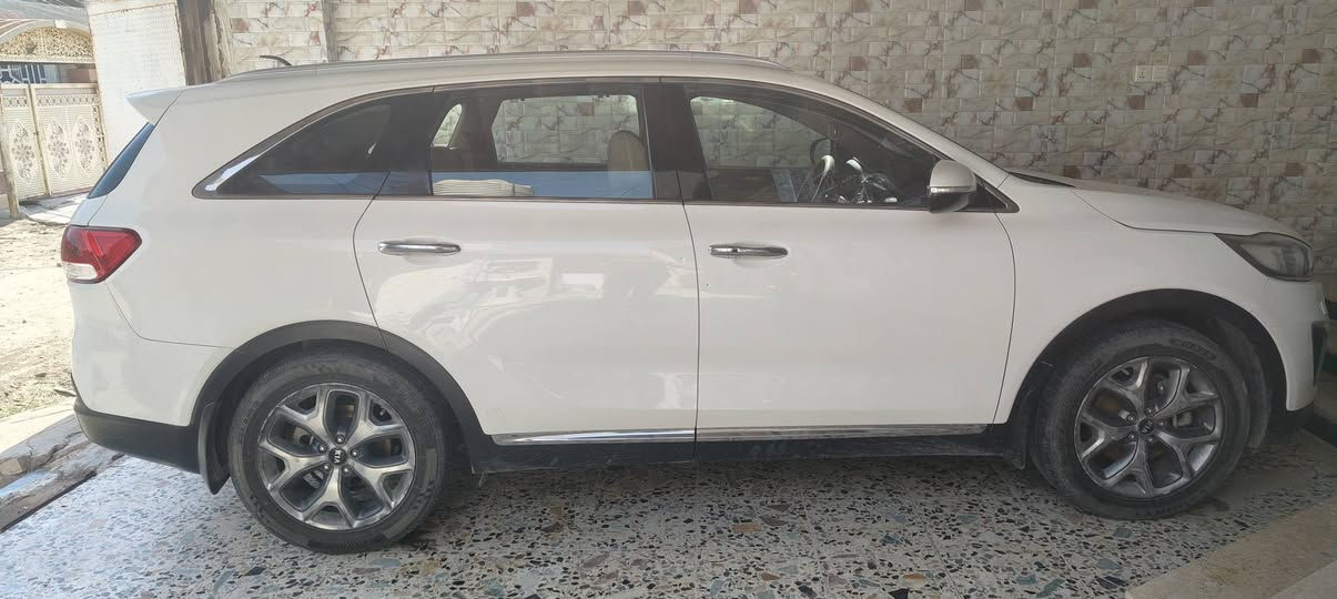 سورنتو 2017 للبيع 
رقم بغداد باسمي تحويل ثاني يوم
ماشيه 145 الف 

سبع راكب 

حداديه و صدر  جديده 

كشن كهربائي

جنطه كهربائي

سته سلندر 

مكفوله كفاله عامه من ضربه و صبغ 

زراكات و مري شفط 

ثلاث قطع تبريد 

تخم تاير 

***********

***********

بغداد النهروان
