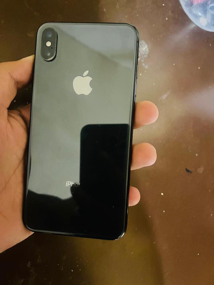 سلام عليكم 
آيفون اكس إس ماكس 
مبدل شاشه وبطاريه ١٠٠
وفيس إيدي واكف 
سعره ١٥٠ وبي مجال حك الجيه 
مكاني الغزالية 
***********
