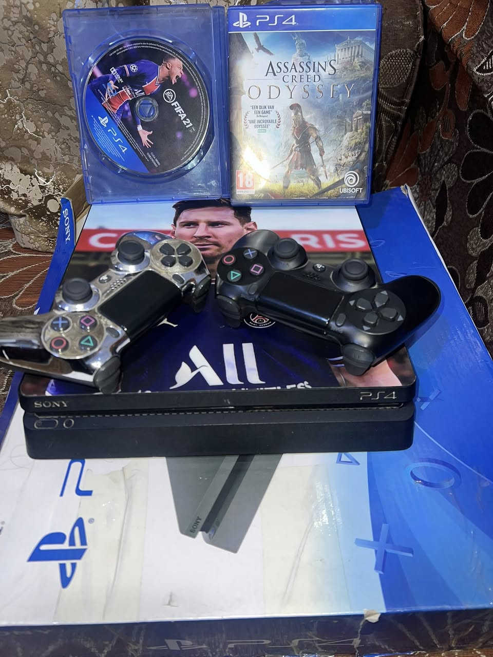 سلام عليكم شباب بلي فور سلم البيع يجي ويا جوزتكين 2 وقرصين فيفا2021 و اسسن المكان بغداد العبيدي السعر230 الرقم +964 778 004 8598 متواجد وتساب
