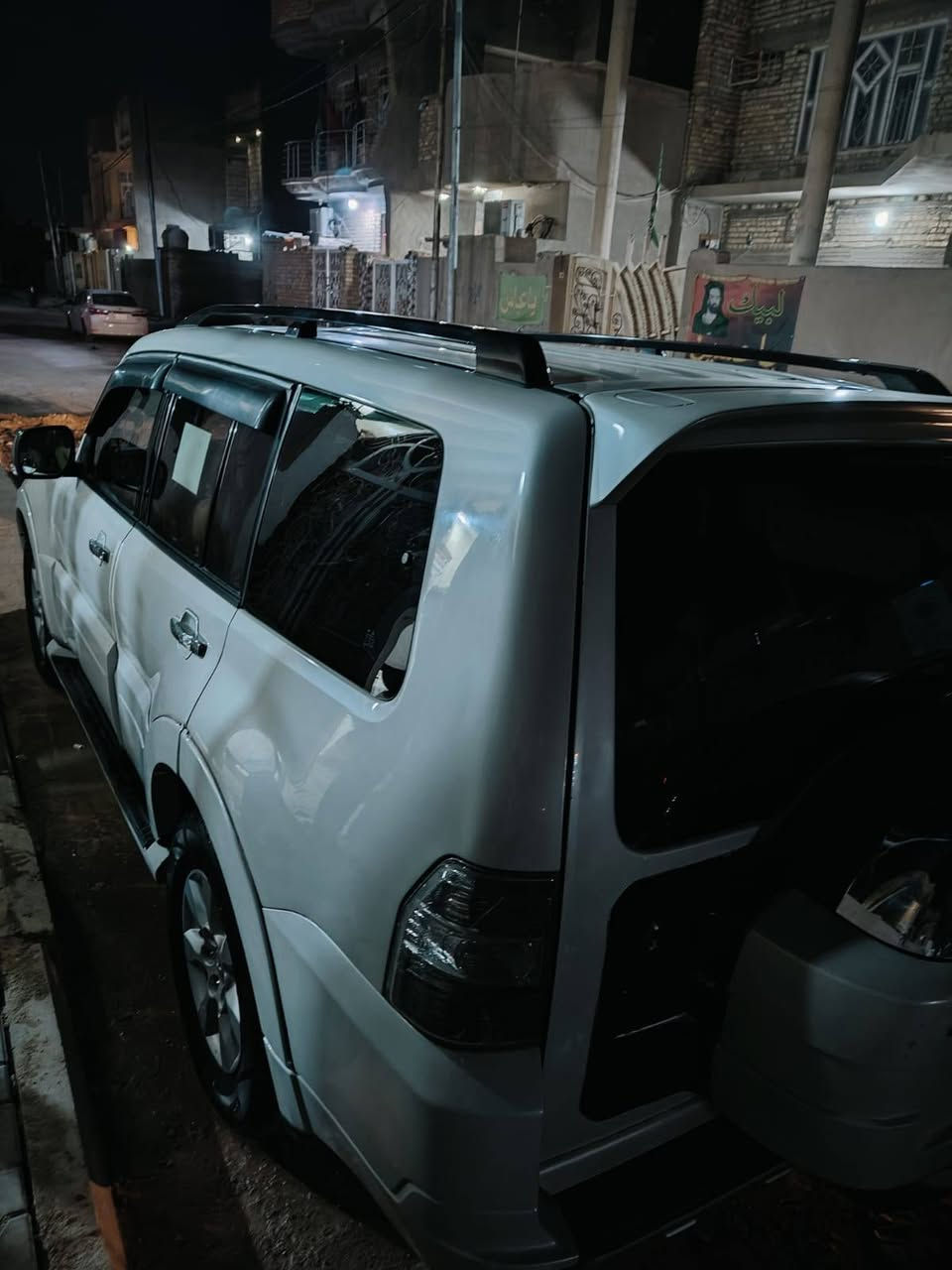 سلام عليكم
باجيرو حبتور بغداد خصوصي
موديل 2009محدث 2016 
فول مواصفات 
كشنات جلد 
تدفئ تبريد كله شغال 
السياره مانقصه اي 
المحرك كفاله عام 
بيه صبغ بنيد والجمالغ للجماليه
السعر خاصصصص 
مكاني الكوت مركز المدينه 
***********الرقم
