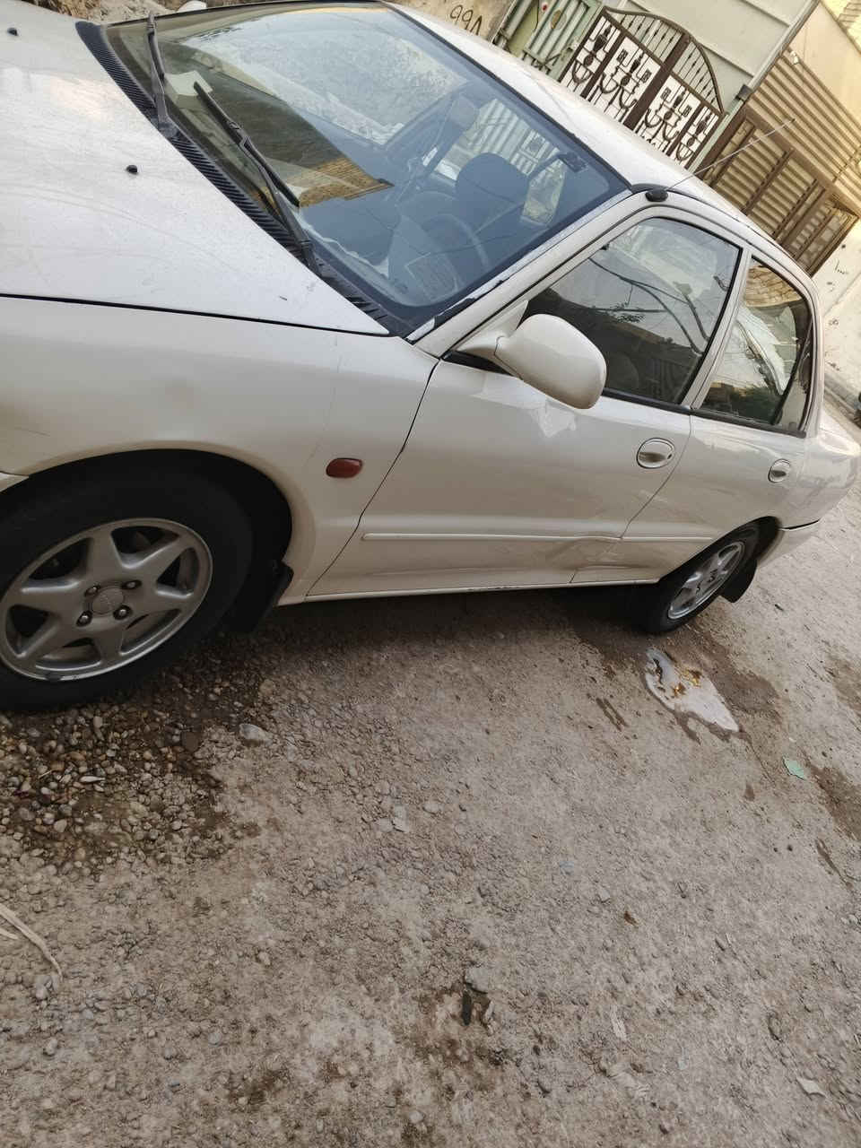 السلام عليكم 
بروتون 2004 سياره نضيفه ومعمره على أيدي مكينه مكفوله مصبوغه احزام تخم تاير جديد مرقمه بغداد ما عليهه اي غرامه مروريه 
55 وبيهه مجال 
للاتصال *********** بسام
