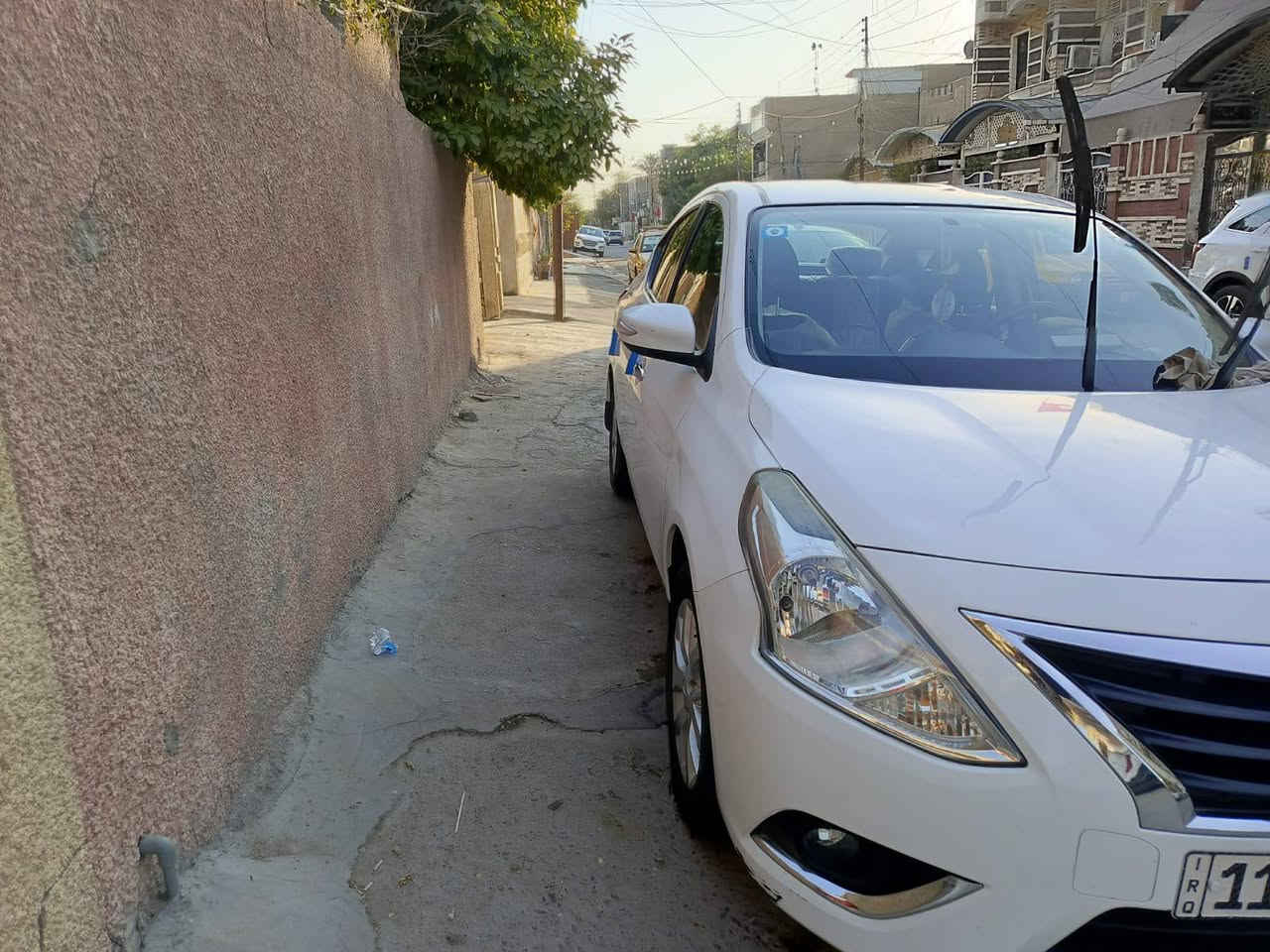 السلام عليكم نيسان سني مصرية مكفولة ما عدا طخة بسيطة بلباب مال السايق مواصفات بصمة مري شفط اشاير بل مري تبريد قطعتين 4جام كهرباء شاشة كامرة حساس خلفي السعر 114 وبها مجال مكان بغداد الشعب 
الاستفسار اتصال على الرقم ***********
