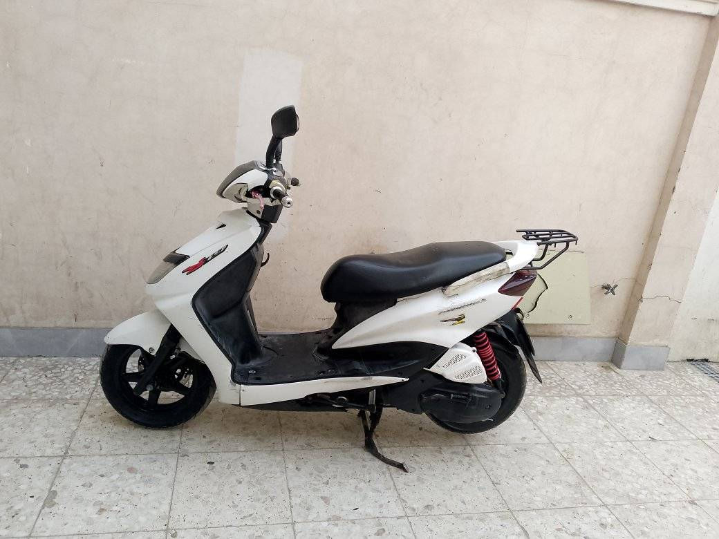 دراجه سكنس ياباني سرعة 110مكينه بلاديه ما مفتوحة ابد ناعمه شلعه قويه كهرباء كوله شغال نكره سلف هندر اوراق بسمي الدراجه كامله نضيفه السعر 450 بغداد الشعب رقمي ***********
