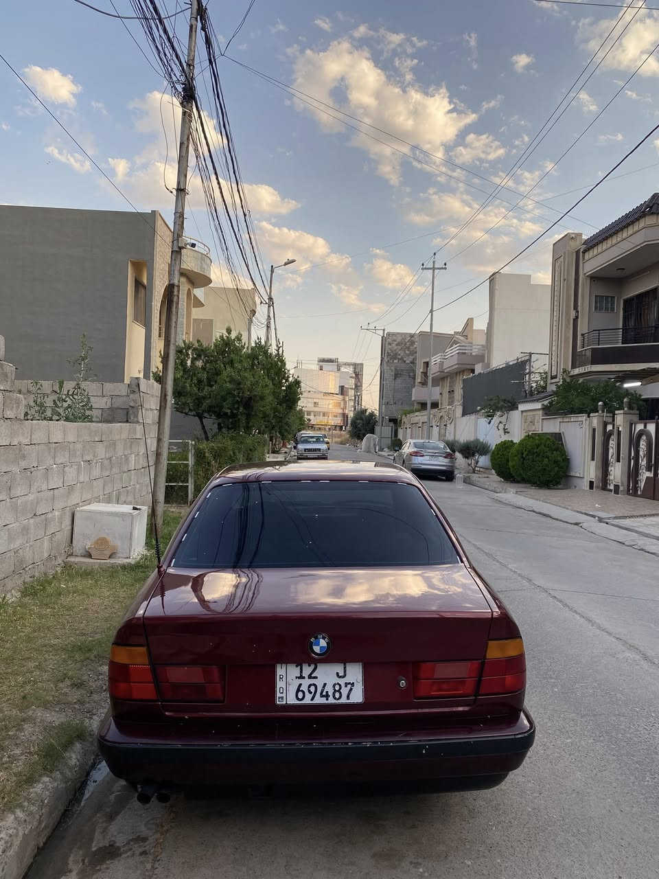 للبيع Bmw 525 كبس كير توماتيك
موديل 1991 
رقم نينوى جديد بسمي
بدون ضرر صبغ جماليه
اربع جامات كهرب
قفل مركزي
طخم كامل مع طخم تاير جديد 
***********
واتساب ***********
