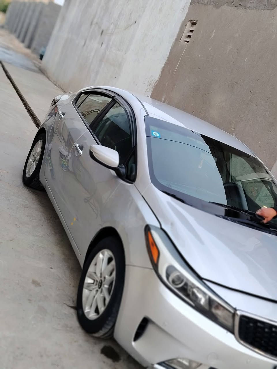 سلام عليكم
فورتي ١٧ أمريكي 
بيهه اربع قطع خلفي 
مكينه وكير كفاله 
نص فول 
السعر ١٠٥ 
الرقم. ***********
