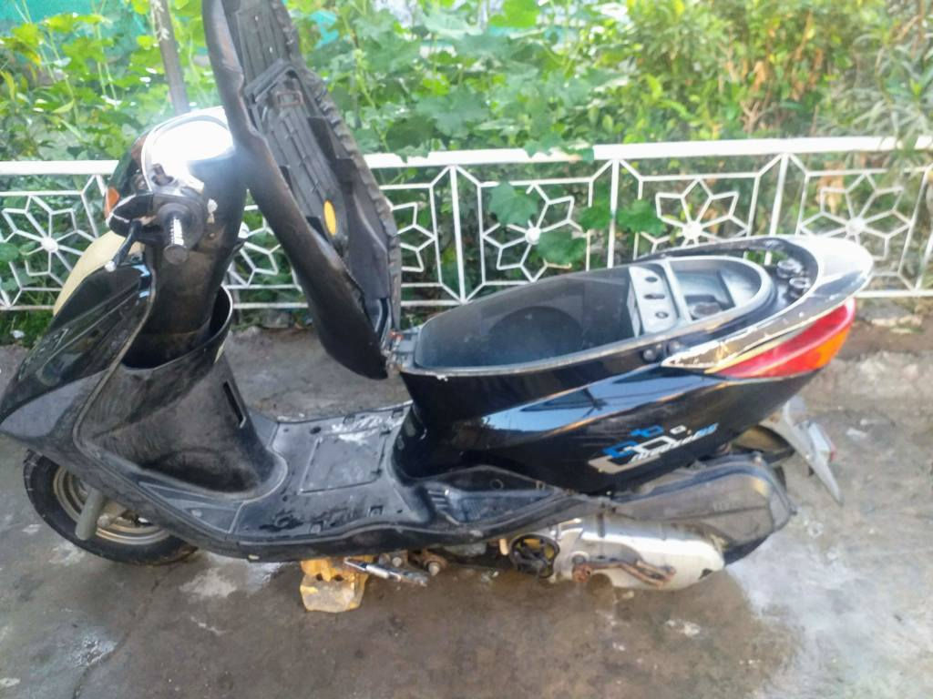 السلام عليكم دراجه بريز 140 ياباني نكره سلف وهندر مكينه مكفوله من تبخير نضوح صوت شلعه ومعدل شك الكاع  كفرات بلادي كهربائيات كلها شغاله هورن اشاير لايت عالي ناصي قفل ستيرن قفل جنطه كلها شغاله اوراقه موجود دراجه خير من الله كامله مكمله مابيه اي نقص السعر 400 وبيها مجال للشراي مكاني بغداد الامين الثانيه وهذا رقمي ***********
