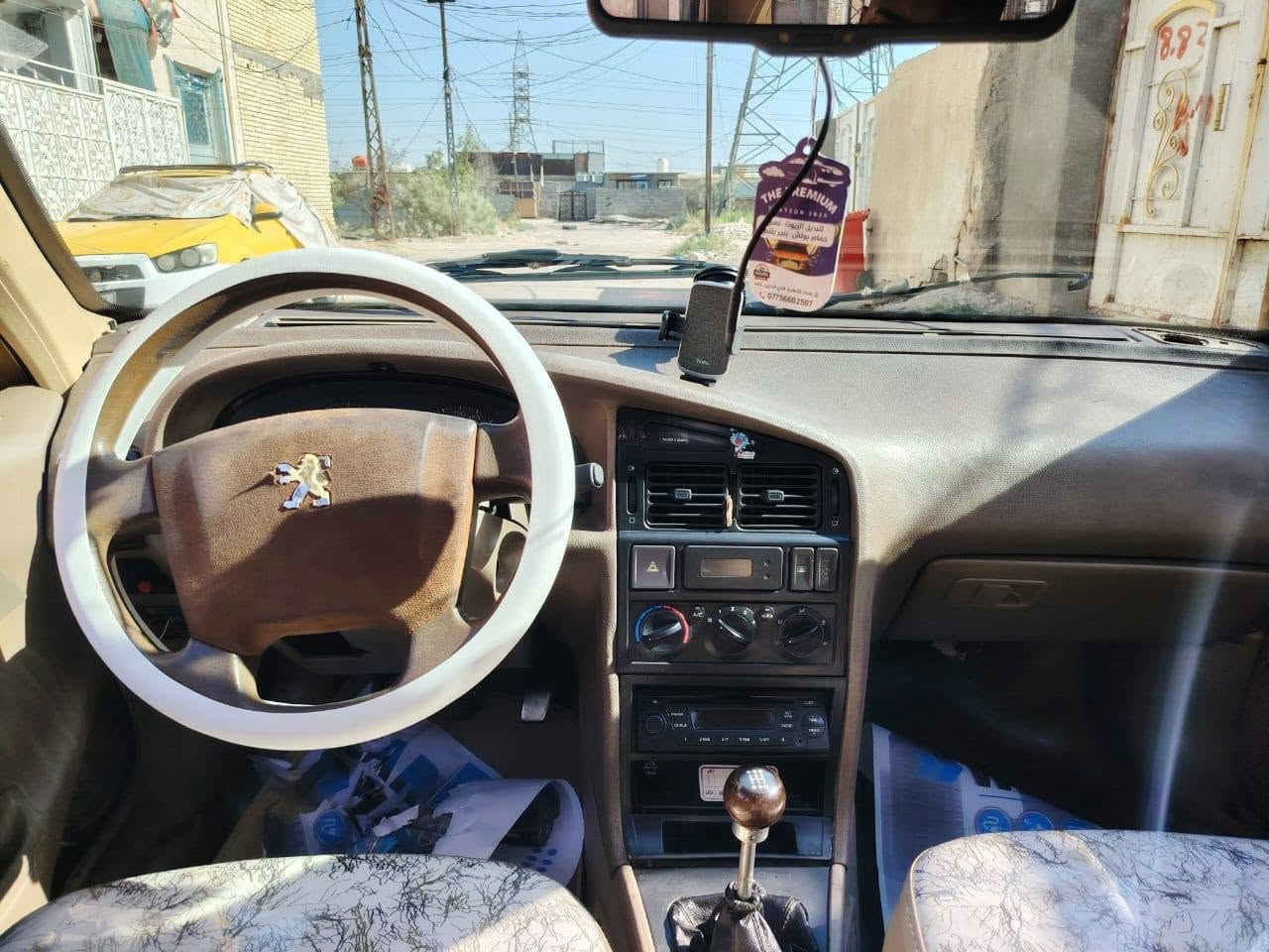 بيجو لميس ٢٠١٥ مكينه وكير جدد
تبريد ثلج حدادية جديده  غرفتها نضيفة حيل
بيها ملاحضات بسيطة بالكشر السعر ٢٩ قفل 
مصفره هيئة و غرامات تحويل ثاني يوم مكاني بغداد الشعب
***********
