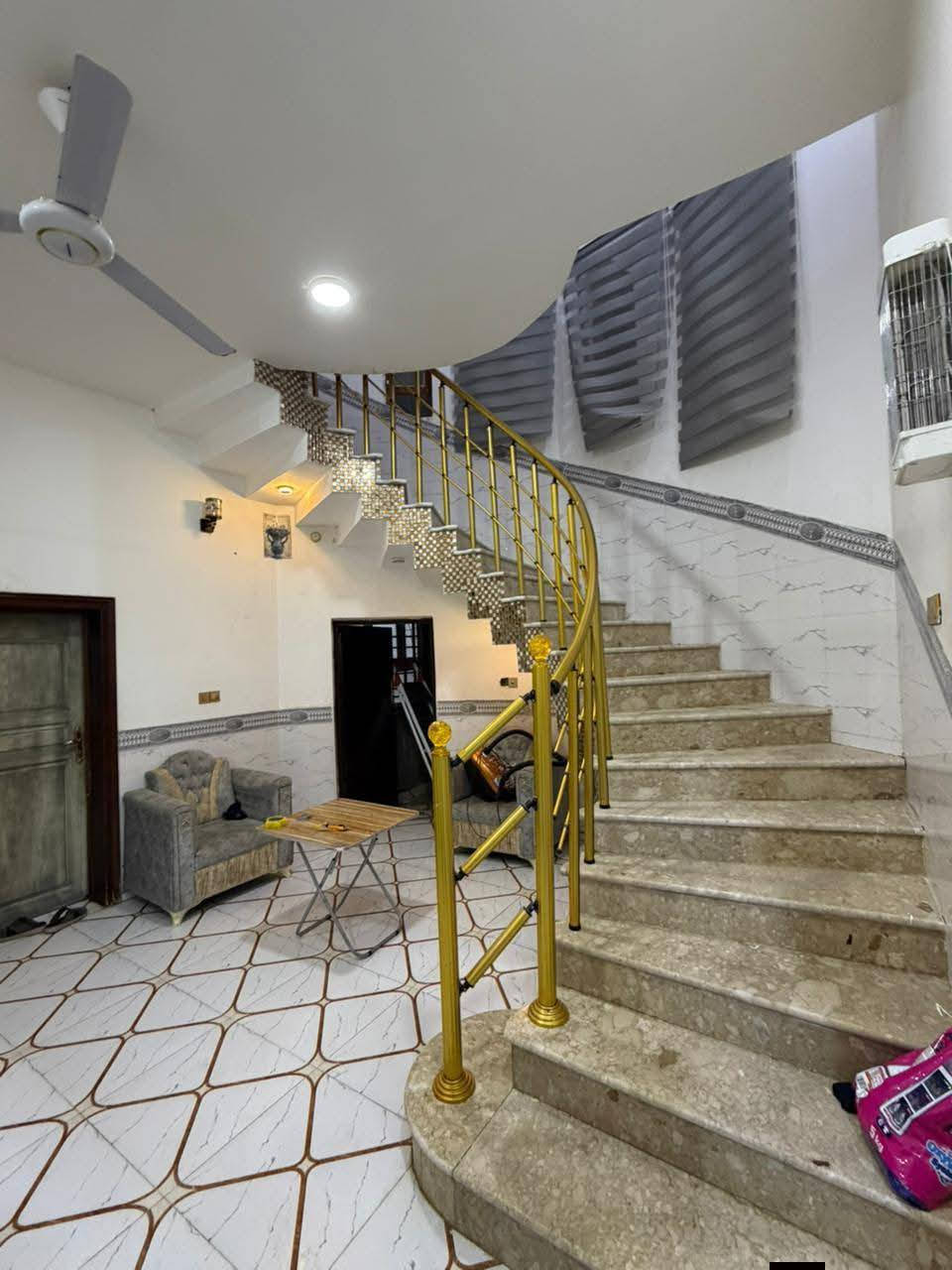 اعلان......
بيت للبيع بحي النفط زراعي مساحة 250متر شارع احمد مطر

يحتوي على غرفتين وصالة ومطبخ وبراني وصحيات خارجيه وداخليه

السعر 120 نهايته

للاستفسار اتصال على الأرقام التاليه

***********

***********

***********

مكتب الساعي للعقارات

العنوان سايدين حي الشرطه مقابيل أسواق الريتاج
