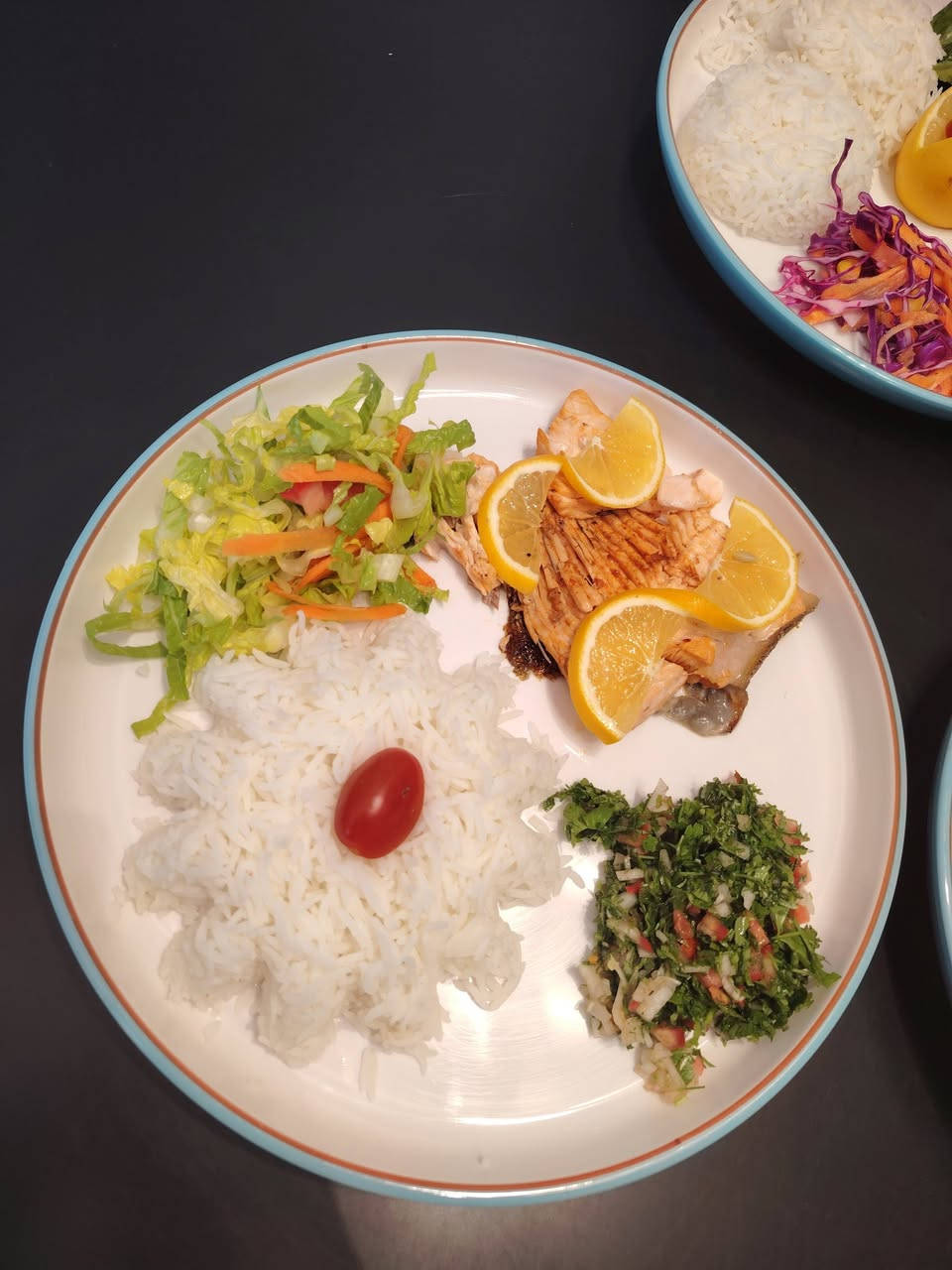 شيف محترف اختصاص دايت بخبرة 6 سنوات في إعداد الوجبات الصحية، أنظمة الرياضيين (تنشيف – زيادة وزن)، وتحضير المقبلات وأصناف القرمشة باحترافية عالية.
✅ خبرة عملية قوية داخل المطبخ
✅ حساب السعرات وتنظيم برامج غذائية
✅ سرعة إنجاز مع الحفاظ على الجودة
✅ التزام كامل بمعايير النظافة والسلامة
✅ جاهزية للعمل فوراً
📍 السكن: ديالى –

📞 للتواصل: (***********
جاهز للعمل داخل ديالى أو خارجها حسب الاتفاق.
