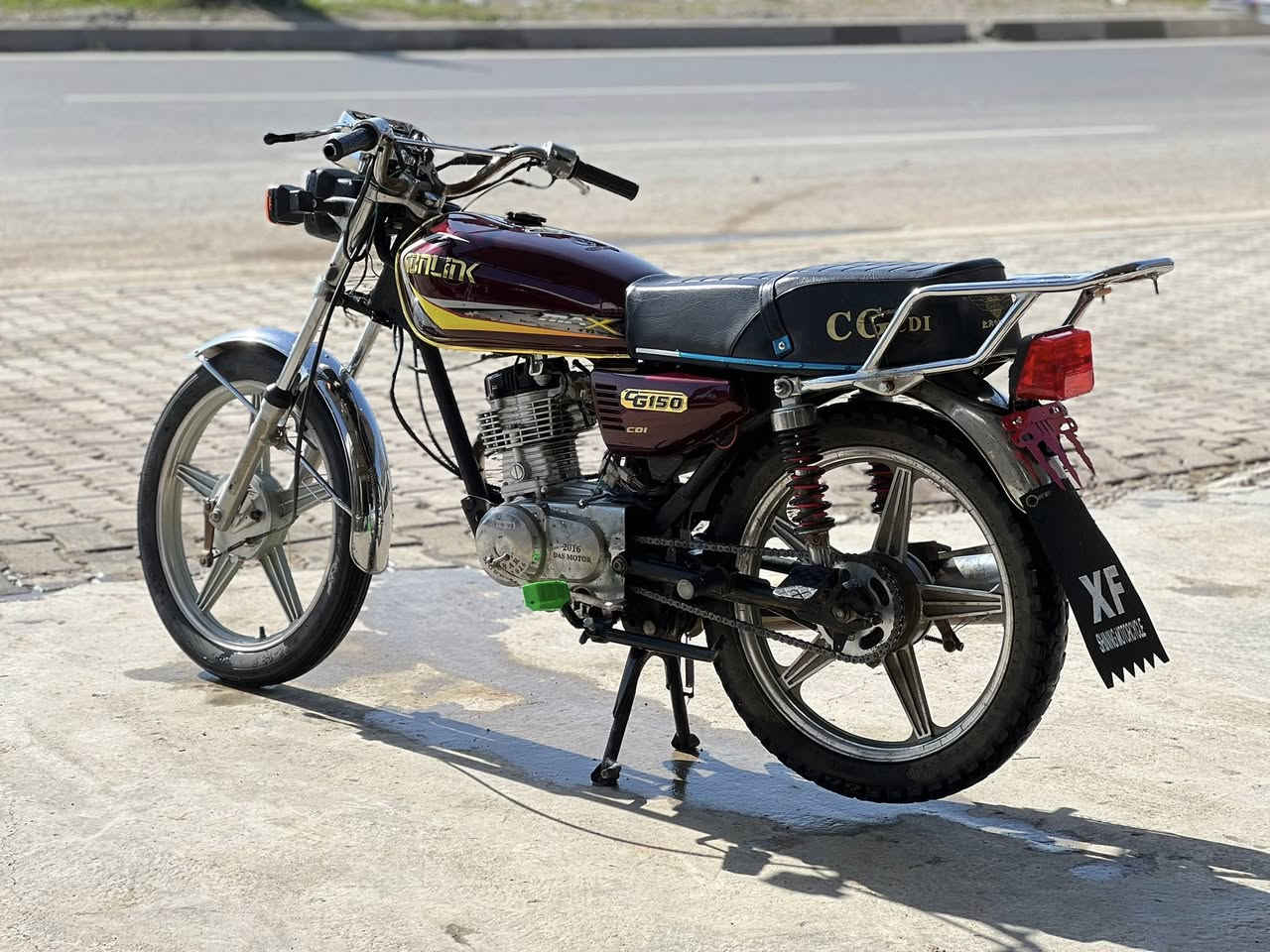 دراجه روڤر حمسه گير مكينه مفتوحه امبدل ولفات فقط موديل 2017السعر 350رقم المبايل ***********
