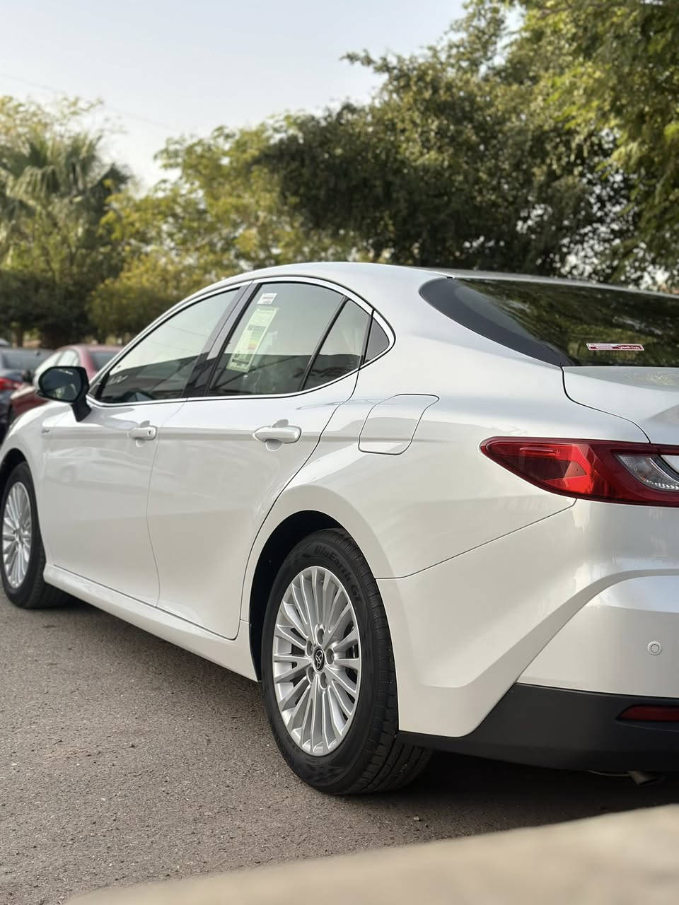 سلام عليكم 
للبيع فقط
تيوتا كامري ضمان شركه عبد الطيف     رقم بغداد مميز    
موديل 2025 e / bluse
➖ هايبرد بانزين 
عداد المسافه: ٢٥km
➖ رادار امامي خلفي 
شاشه جبيره 
كامره خلفيه
➖ فتحه
➖ ويل كب 
➖ مقاعد كهرباء 
➖ كاميرا خلفية 
➖ بردة خلفية 
➖ لد امامي خلفي
➖ حساس امامي خلفي 
➖ شفتات ستيرن
مرقم لوحه وسنويه بسمي رقم مميز بغداد 
➖ مري كهرباء
➖ رادارات امامي 
- شاحن واير ليس 
- ⁠كشنات مخمل 
- ⁠ساير بريك بصمه  
- ⁠مري كهرباء 
- ⁠جنطه ذكيه 
- ⁠بصمه 
- ⁠مكان سياره بغداد الغزاليه  
- ⁠مكفوله من صبغ او بارد 
السعر 263ورقه
الاستفسار 
***********
