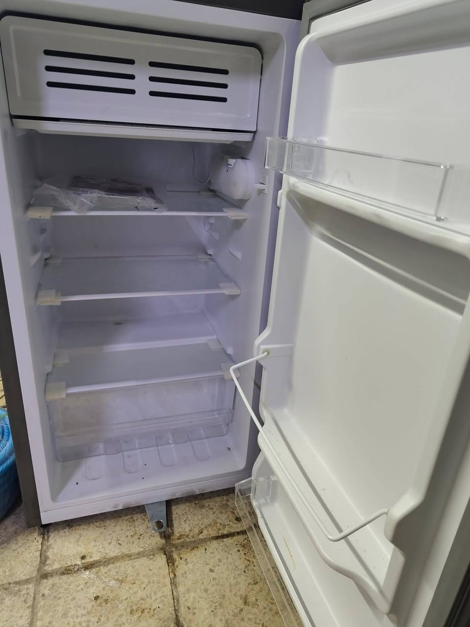 معرض زياد الأثاث المنزلي 
ثلاجة حجم 6 قدم 
ستخدام شي قليل بشكل 
اخت الجديد ماطور بلادي شحن شركة مثل ماموضحه بل صوره 
العنوان تكريت شارع الزهور خلف افران الكرخ وقاسم مول معرض زياد الأثاث المنزلي 
***********
