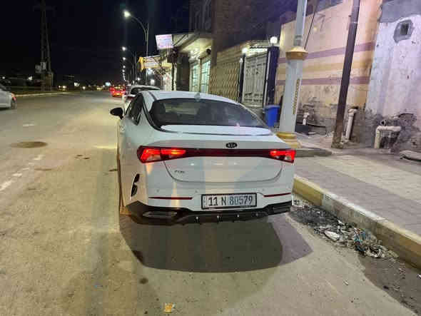 كيا K5 موديل 2021 خليجي فول نضافة
–
بحالة الوكالة

ماشيه 89 الف كيلوو فقط

المواصفات:
لون أبيض لامع – محرك   دوش 2000 اقتصادي
كير أوتوماتيك – داخل لونين (أسود وبيج)
شاشة أندرويد + إنترنت وخرائط
تبريد قطعتين – مرايات شفط
حساسات أمامي وخلفي
كروز سرعة – مانع تصادم
لايت زينون 4 عدسات + كشافات ليزرية
كاميرا 360 
تحكم ستيرن – كشنات مخمل
نظام تبريد مناخي منفصل – ويلكات 18

ملاحظات: صبغ بسيط في الباب الخلفي الايمن اقل الشبر  فقط والجاملغ الخلفي الايمن صبغ ايضاا بسبب دحجه بسيطه وتوجد ملاحظات للمعرفة اكثر اتصل 
رقم بغداد سنوية باسمي تحويل ثاني يوم

الـــــــــــــسعر :185ورقه وبيهه مجال 

رقم صـــاحب سيارة:***********
