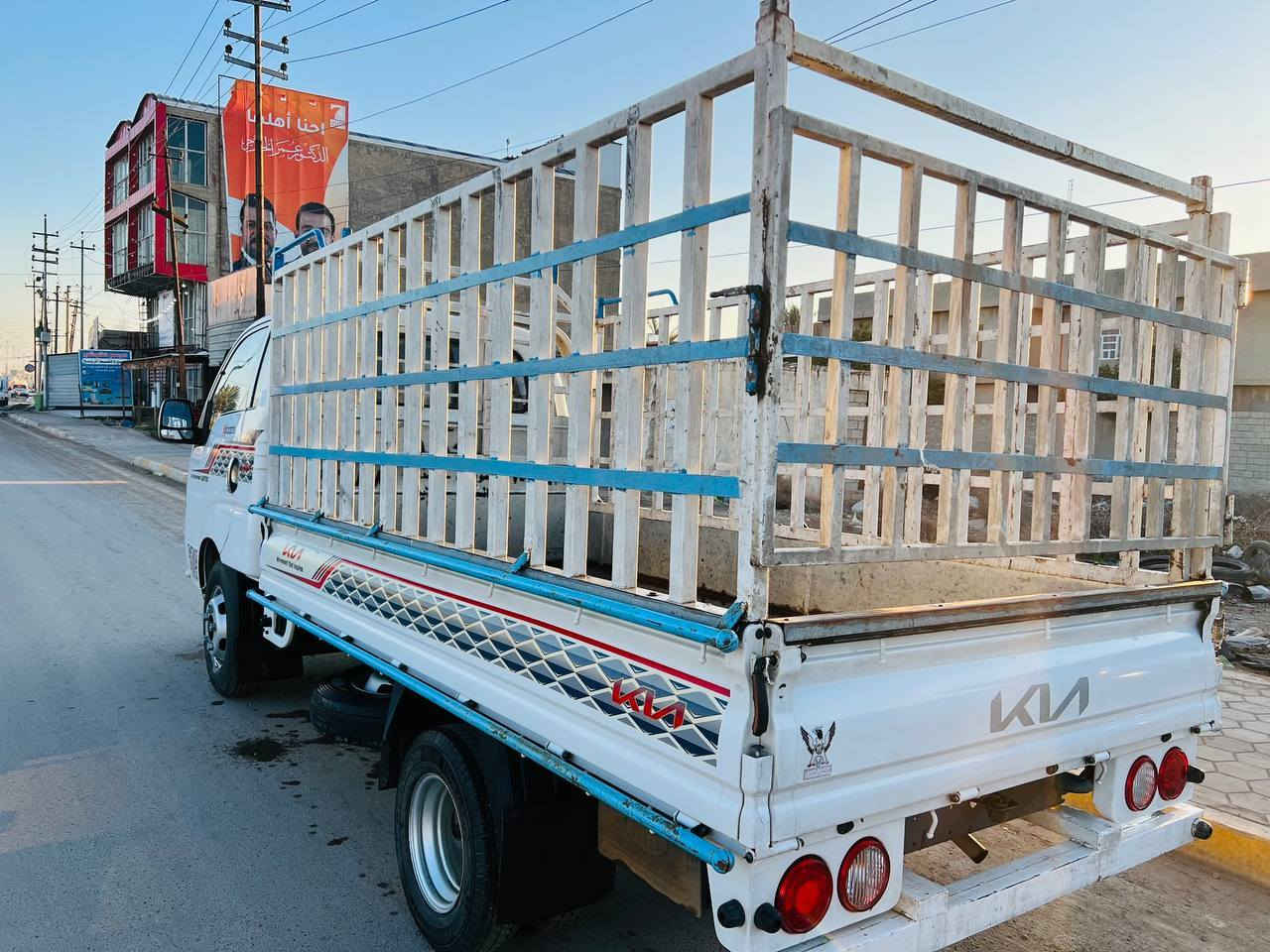 سلام عليكم اخوان  كيا فحل موديل 2021 رقم بغداد سيارة خير من الله نظيفه بمعنى الكلمه ماشيه 120 الف كير ومحرك واكسل وشاصي وكل شي مكفول على كل شي علفحص ويلات خلفيه محور 14 وستد 21 مثل ما موضح بصور والسيارة شغلة الرقم تحتاج مال غرامة 7 أوراق ينزل من السعر ومبلغ الترقيم همات ينزل من السعر موجود سنوية باقي بس استلام الوحات وسعر السيارة 180 وبيها مجال وهذا رقمي ***********
