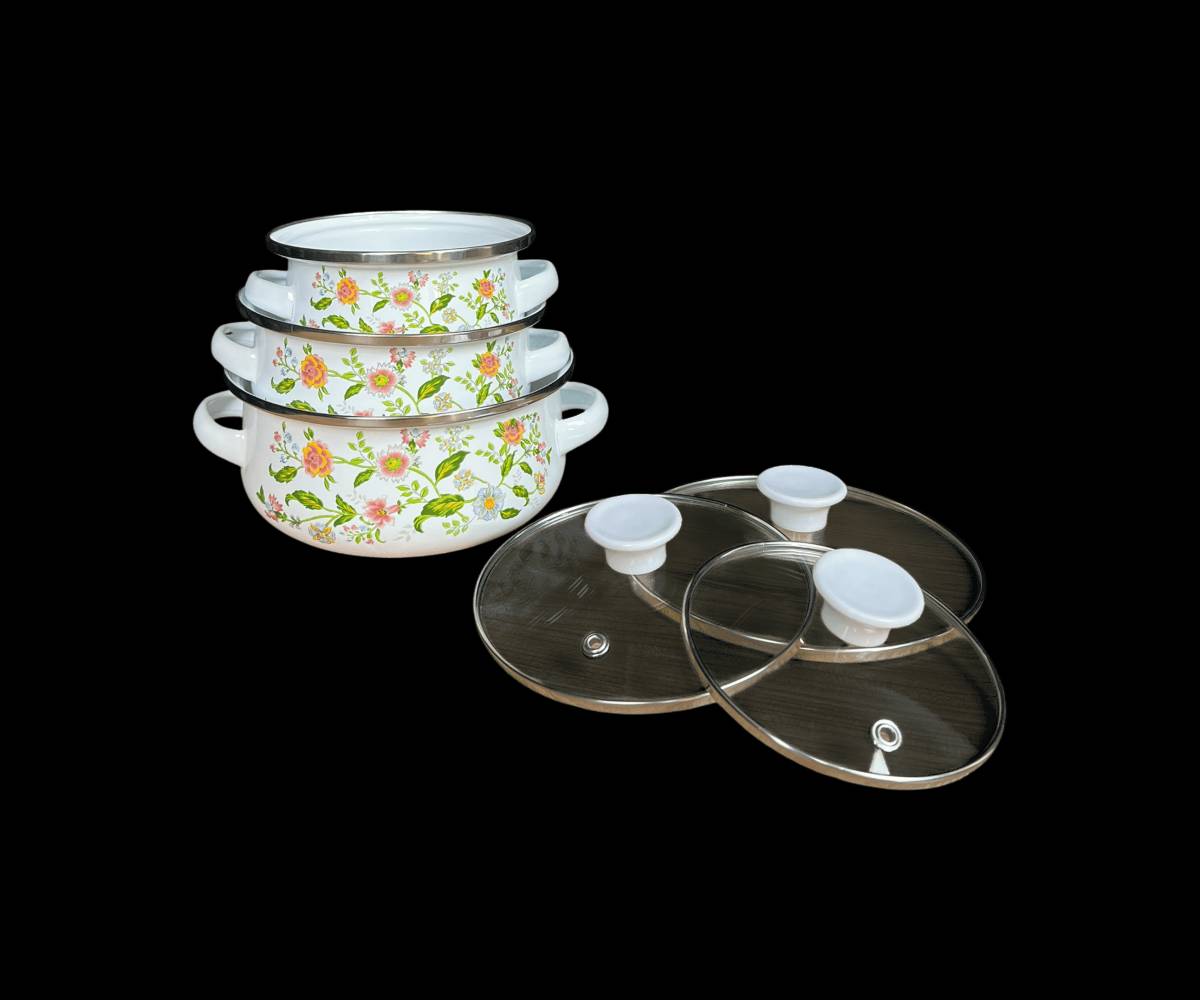 سيت قدور مينا ثلاثي صغير بغطاء زجاج – نقش ورد ملون

الاستخدامات

طبخ الرز، الشوربات، العدس، والمعكرونة بكميات صغيرة.

تسخين الطعام وحفظه ساخناً لفترة أطول.

مناسب للعوائل الصغيرة أو الاستخدام اليومي السريع.

مثالي للمطابخ الصغيرة والشقق.

المميزات

مصنوع من معدن مطلي بطبقة مينا حرارية مقاومة للصدأ.

طلاء داخلي أملس غير قابل للالتصاق وسهل التنظيف.

أغطية زجاج حراري شفاف لمراقبة الطعام أثناء الطبخ.

حافة ستانلس ستيل مقاومة للحرارة والصدمات.

مقابض جانبية مريحة وثابتة لسهولة الحمل.

تصميم نقش ورد ملون أنيق يضيف لمسة جمالية للمطبخ.

توزيع جيد للحرارة لطهي متوازن.

مناسب للاستخدام على الغاز.

محتويات الصندوق

- القدر الصغير: بقطر 12 سم.
- القدر المتوسط: بقطر 14 سم.
- القدر الكبير: بقطر 16 سم.

3 أغطية زجاج حراري بمقبض علوي.

الملاحظات

يفضل استخدام ملاعق خشبية أو سيليكون للحفاظ على طبقة المينا.

غير مخصص للاستخدام داخل المايكرويف.

يُغسل يدوياً للحفاظ على جودة النقش الخارجي.

قياس الكارتون:

- الطول: 16.5 سم
- العرض: 16.5 سم
- الارتفاع: 15 سم