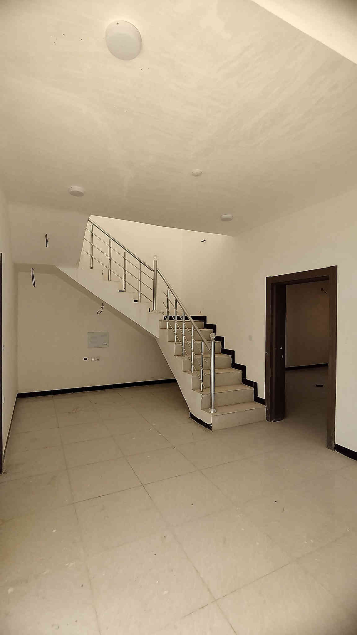 السلام عليكم..
بيت طابقين 200 متر..طابو صرف..ثلاث غرف نوم..حديقتين اماميه وخلفيه..استقبال كبير وصاله كبيره..نظام كامرات..صحيات دفن...الصاله مفتوحه على الحديقه الخلفيه بباب سلايت...

العنوان.. كربلاء..طويريج...مجمع الزهراء السكني..قرب سيطرة أم الهوى...
يباع بمقدمة 75 مليون..والباقي اقساط شهريه على مبادرة المصرف العقاري..القسط الشهري 548 ألف..
مستمر التسديد للمصرف صار أكثر من سنة...
علما البيت يختلف عن البقيه بتغيير في الخارطه الداخليه...يعني صارت عليه هواي اظافات من عندي مع شغل المجمع..

تفاصيل أكثر على خاص أو على الرقم ***********
