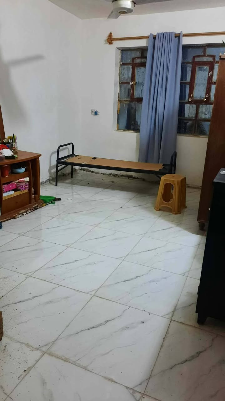 دار للبيع طابو صرف   #بالتاجي حي الحسن العسكري قرب جامع الامام المهدي  مساحته
١٥٠ متر للبيع  بي ثلاث غرف نوم  وهول واستقبال وصاله كبيرة بيها خدمات ومنور وترك في نهاية البيت 
كاشي وسيراميك
بناء حديث سعر ١٣٠ مليون وبي مجال
*********** رقم صاحب العقار مكلف بالنشر
