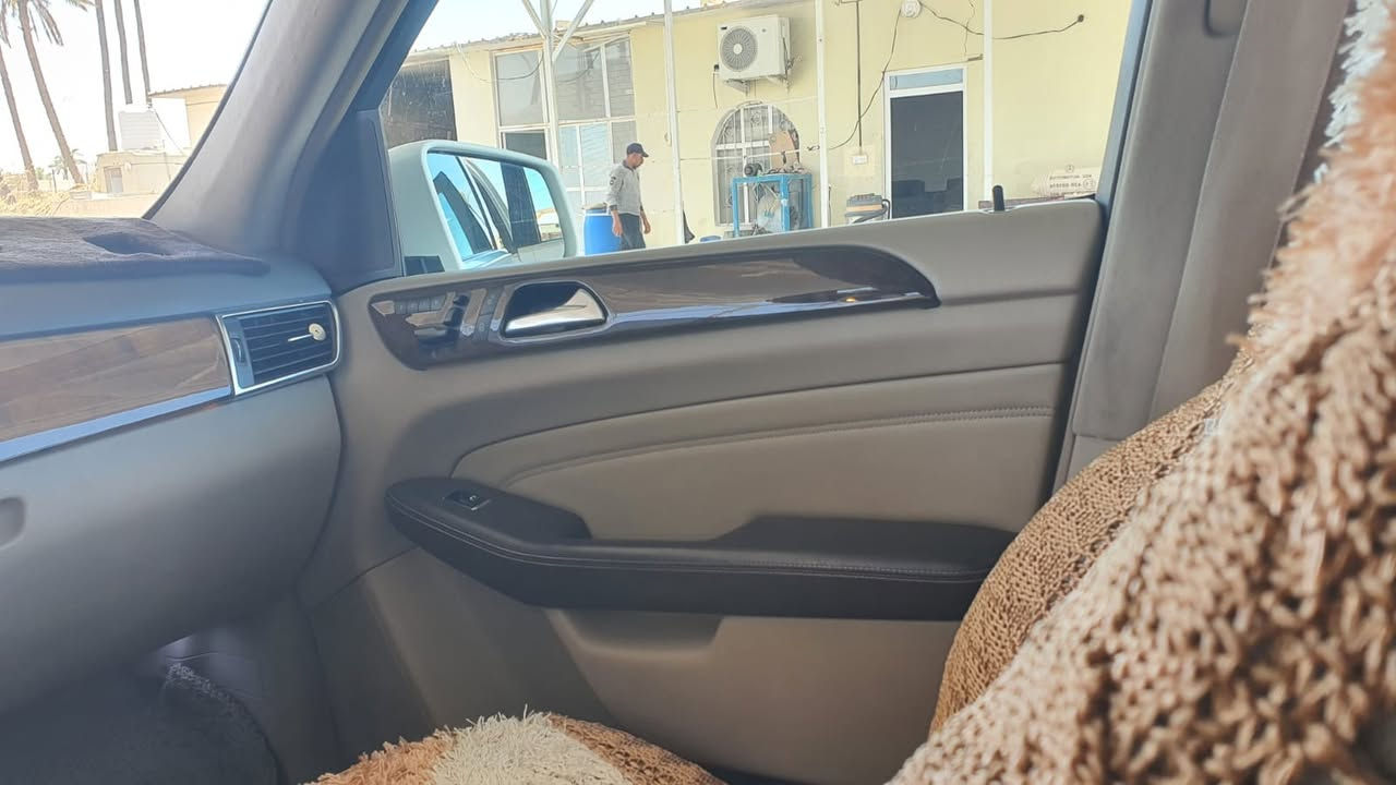 السلام عليكم سياره مارسيدس ML 350 دفع رباعي فول مواصفات خليجي ضرر تبديل بنيد وجامرلغ امامي بدون داخل موديل ١٣ السعر ١٦٠ وبيهه مجال الشراي يتصل على هذا الرقم ***********
