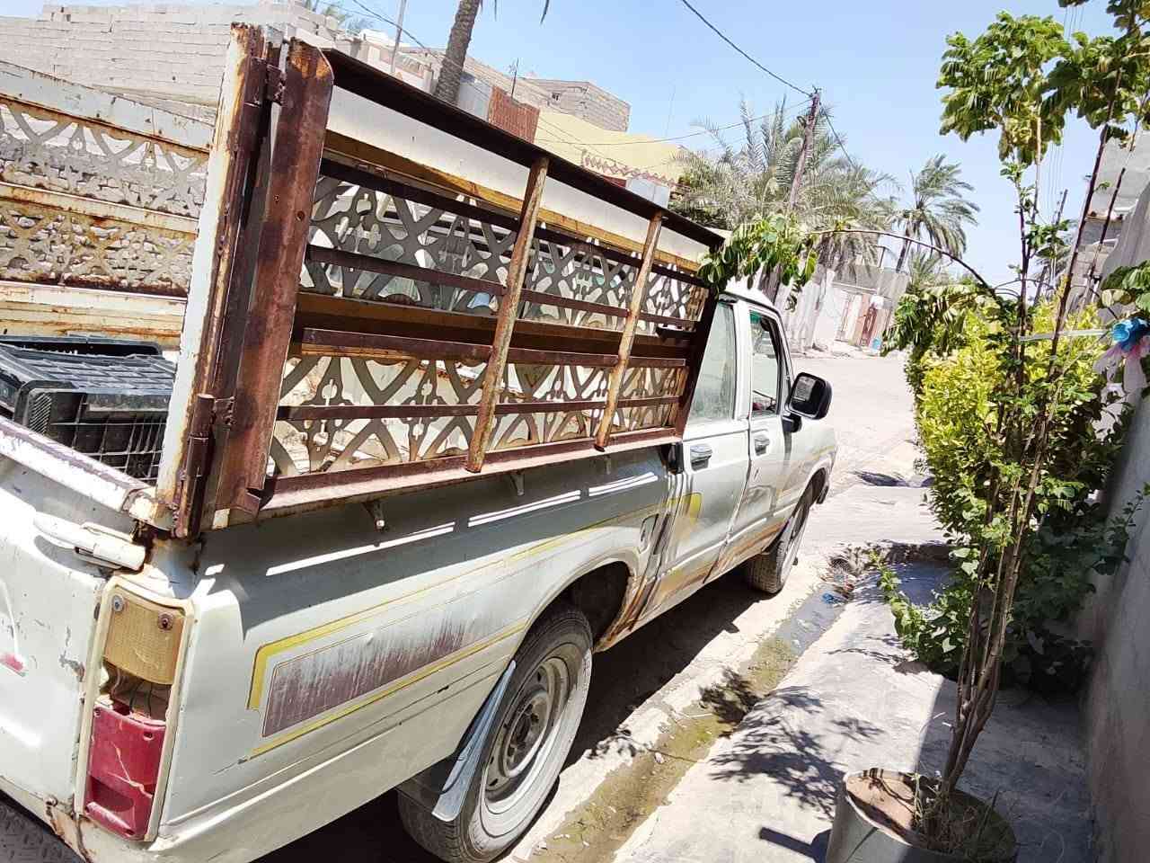 السلام عليكم ورحمة الله وبركاته
سيارة بيكم تيوتة دبل قمار 
موديل 80
رقم انكليزي بغداد 
سعر 30 و بيها مجال للطيبين 
العنوان ديالى بعقوبة قرية دليمات 
الرقم ***********
