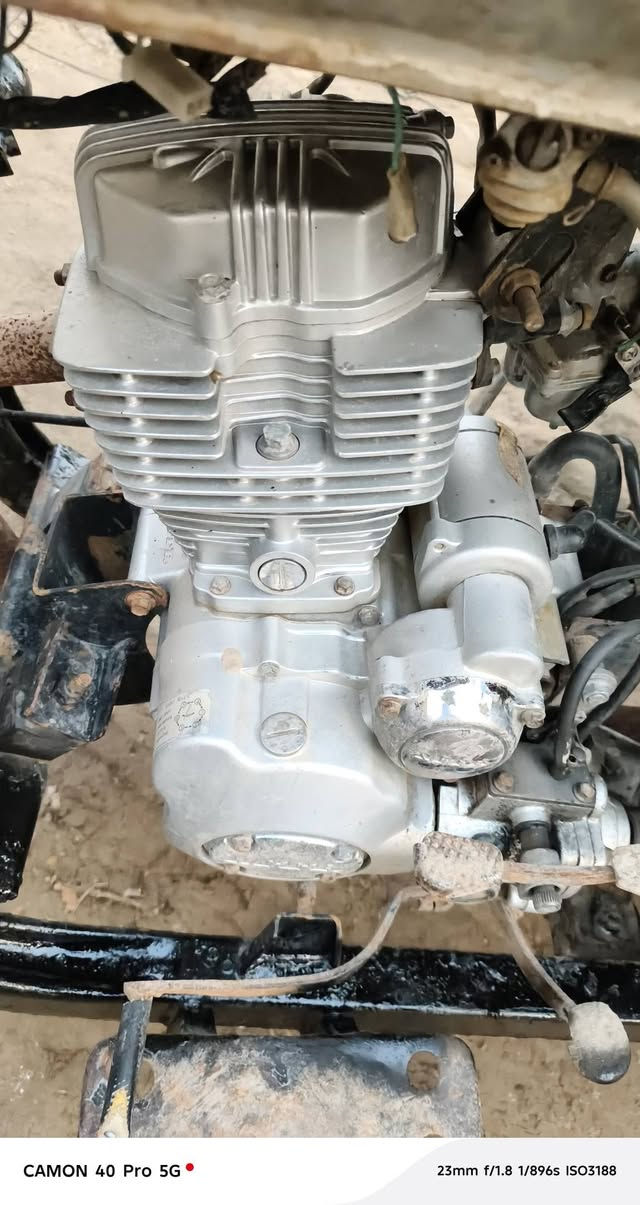 السلام عليكم 
موديل 

رقم أبيض بيه وكالة ماندل راعي السنويه موبسمي وكاله رسمي

لاتجي تكول أريد أدوار سنويه اكاتبك بسمك تأخذ سنويه 
ستوته مابيه نقص 

مكان نجف حريه سعر واحد و150
***********
