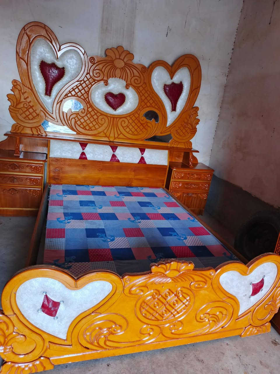 سلام عليكم غرفه نوم للبيع صاج ثقيل ونضيفه ونقش حديث الغرفة مستخدما5اشهر سعر 750الف وبيها مجال وكو توصيل***********
