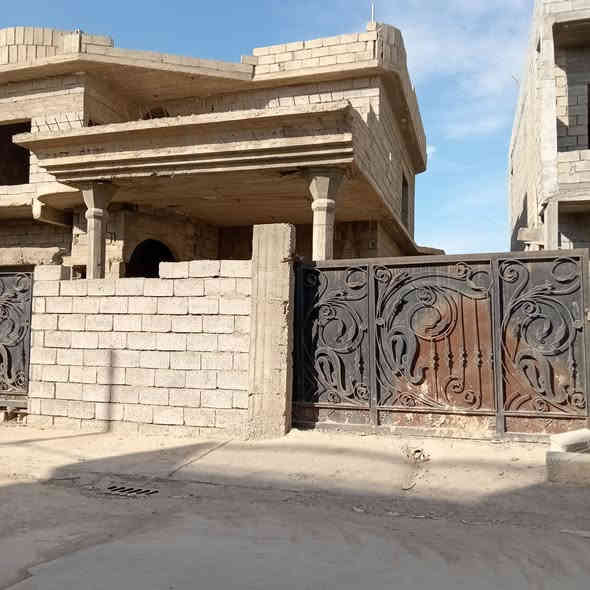 يعلن مكتب ابو يحيى لتجارة العقارات في محافظه كركوك قضاء الدبس  عن بيت هيكل  في حي الشهداء الجديده  بالقرب من بيت حجي عوده مساحته ٣٠٠  متر طابقين  يتكون الطابق الأول  ٢ غرفة نوم مع هول  استقبال صحيات مطبخ حار بارد و الطابق الثاني ٢ غرفة نوم مع البيتونه مع صحيات  المنطقه كلها خدمات تبليط  ماء كهرباء  كما  موضح بالصور أدناه 👇👇👇👇السعر على الخاص  ومناسب   وبي مجال    للتواصل عبر الأرقام التاليه
*********** ابو يحيى
***********
*********** يحيى الحمداني ابو عبدالله
   ( التوفيق من الله و للجميع)
ملاحظه دوام المكتب من الساعة التاسعة صباحا لغاية الواحدة ليلا للتواصل على الأرقام المذكوره اعلاه ☝️☝️☝️
