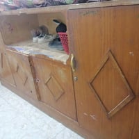 شباب عدنا زاوياا  بوفيا    قديمه يعني والمبرده مستعمل قليل كلش يعني لا...
