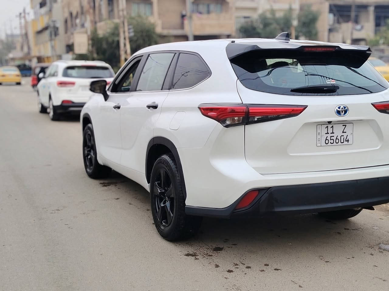 السلام عليكم هايلندر وارد امريكي هايبرد لون ابيض ٧ راكب  موديل ٢٠٢٣ ماشية  ٢٣ الف ميل فقط حادثها قبق صندوك وجاملغ خلفي وشوية من القمارة من الخلف بيها صبغ...والبنيد بيه بارد
رقم بغداد باسمي للبيع السعر ٢٢ ونص الاتصال على الرقم *********** مكان السيارة بغداد القادسية قرب ساحة قحطان
