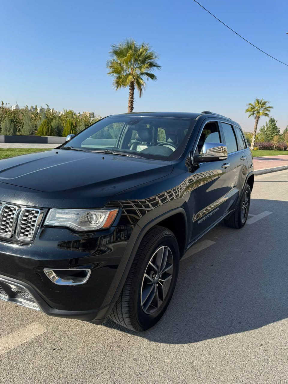 Jeep grand Cheroke limited
Modil 2017
 مواسەفات ئەمریکی  کلین تایتڵی لیمتدی بێ سلایت 
دەبڵ ئەکسل و شەغال کوشن جلد و میمۆری و کوشنی پێش و دوا هیتەر و سوکان هیتەر وشاشە گەورەو  ئۆتۆ ستۆپ و گێری. سوکان و بلاجکتۆرو. لایتەکانی لیدو زینۆنی بیلادی و کامێرەو حاسەو. دژەخلیسکئن و سندەق شەفت وچەندین مواسەفاتی تر. سەیارەکە بئ بۆیاخ دەعامی. بۆدەعامی. بئ کرانەوە. گیرو مەکینە. لۆک. چوار تایەی تازەی لە ژێرایەسەنەوی تازەی ٩٢،٠٠٠ مایل ڕۆیشتووە
شوێن سلیمانی
*********** السليمانية, العراق
