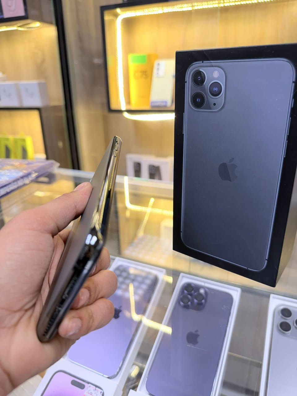 ✨عروض ايام عيد مبارك✨✨
ايفون11 برو  ماكس  لون مميز  تاهو لحلو  ذاكره 256 بطاريه89 🔋 نموذج M كارتون 
 مبدل بي شاشه فقط   مع ضمان 5 ايام  نضافه 100‎%‎ زلغ ما بي  كامل ملحقاته الجهاز نضافه كانما فاتحه من الكارتونه بلحاسبه كله نورمال  
متوفر خدمة توصيل بشروط اوليه جميع محافظات العراق 🇮🇶 
مكاني   كربلاء تحت جسر باب طويريج منفذ ابو حيدر للمبايل
☎️*********** 
سعر 300 الف فقط
