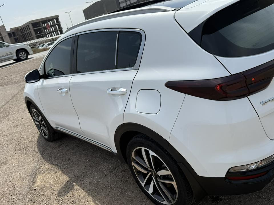 السلام عليكم 
سبورتج 2019 شكل 20 خليجي رقم بغداد بأسمي 
ماشيه 88 الف كيلو  سعرها 200 وبيها مجال بسيط 
سياره فول مواصفات الجي تي لاين 
بصمه / بانوراما / صندوق كهرباء / حساس امامي خلفي 
كراسي الاماميه كهرباء / هاند بريك بصمه / اوتو هولد / تبريد بيانو منفصل / شاشه كبيره / وباقي الموصفات المعروفه للسبورتج ، مكان السياره بغداد الدورة بيع او مراوس حسب القناعة ،التواصل واتس / ***********
