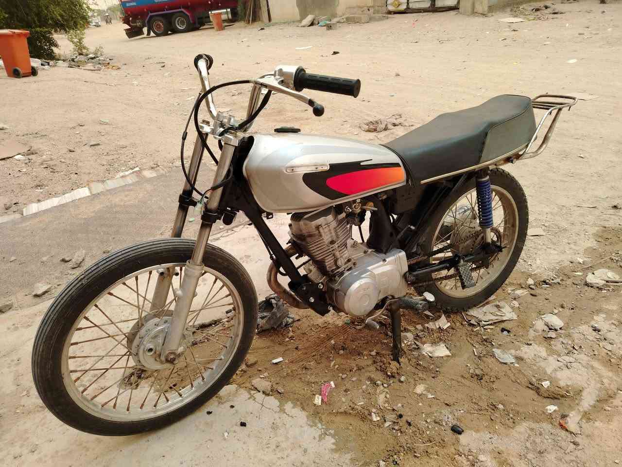 سلام عليكم دراجه حلوه نضيفه  للبيع سعر 300 الشراي يخابر بيع مستعجل ***********
