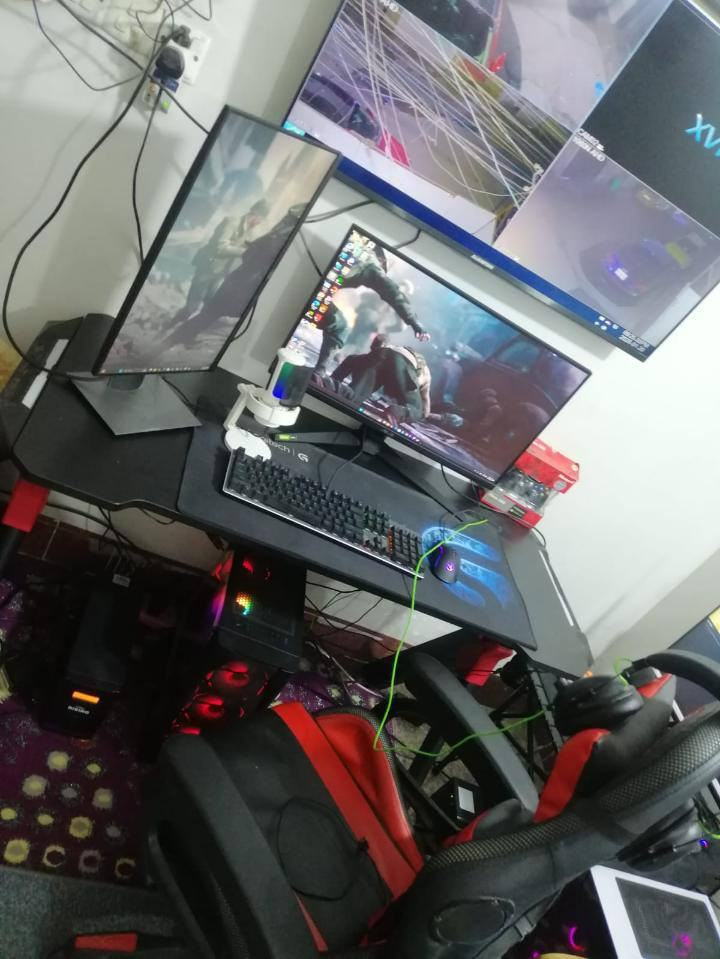 RTX 4060
I5 14400f
Ram 16 2×8 
Hard : M.2 1T, HHD 1T, SSD 128
  مذر بورد H610
الملحقات : 
شاشة Asus 2k 144h 
وشاشة ثانيه هم موجودة
مايك Fifine 
ماوس سكوربيون 
كيبورد ميكانيك TION 
ماوس باد 
Ups 2000  offline 
وميز كيمنك 
وكرسي كيمنك 
و جويستك اكس بوكس 360 
سماعة رايزر
***********
اثير ***********
السعر 1750000

