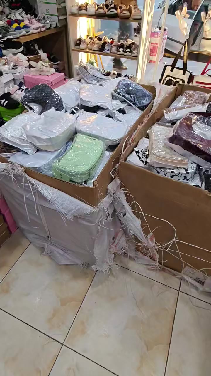 اللهم صل على محمد وال محمد
تم وصول البضاعه الجديدة
حقيبة نسائي السعر 5000
اي موديل اي قطعه سعر بلاش
واهلا وسهلا بيكم / مهند العبدلي


**إذا كنت صاحب هذا الإعلان وتريد حذفه لأي سبب، رجاءا أرسل رسالة إلى الدعم الفني**