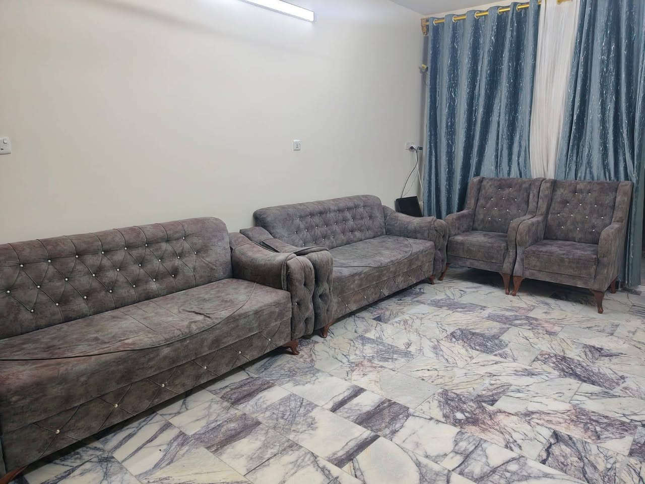 السلام عليكم تخم نضيف للبيع واتساب *********** عنواني بغداد الراشديه
