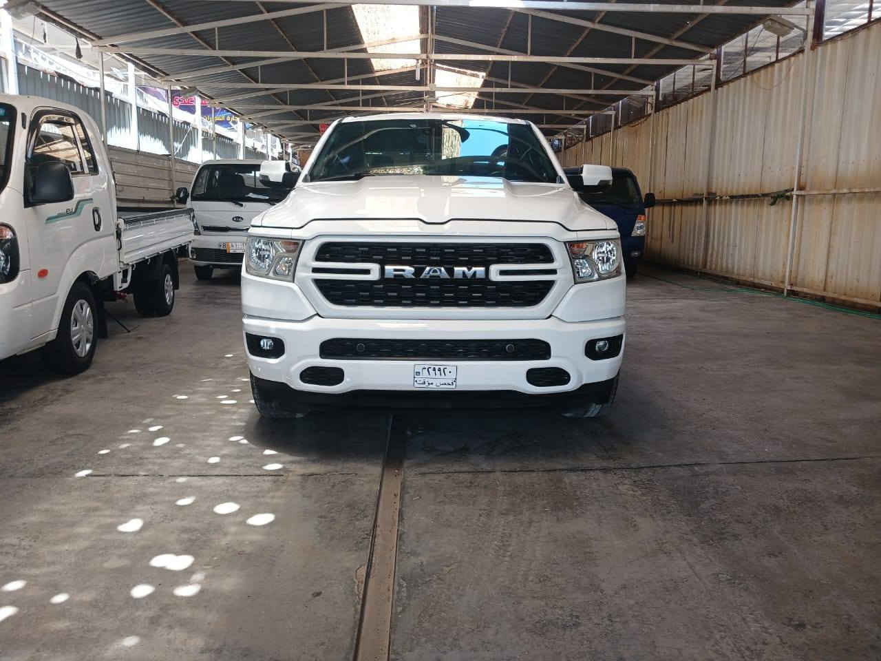 السلام وعليكم
دوج رام 2023 بك هورن لارمي 1500محرك 6سلندر 
باب طويل بدي قصير
ملاحظه/حادث السيارة بدون ايرباك
مواصفات السيارة
*بصمة تشغيل عن بعد
*هاند بريك دكمة كهربائي 
*مانع تصادم خلفي 
*مانع تصادم امامي
*مرايا مع خاصية التعتيم الذاتي
*مساحات تخزين إضافية تحت المقاعد
*ويل كب حجم 20بلادي
*رادارات جانبية لتوقف الذاتي
*تحذير مغادرت المسار
* كشنات تدفئة 
*استيرن تدفئة+تحكم
مكاني بغداد السعر260 وبيهة مجال موبايل ***********
