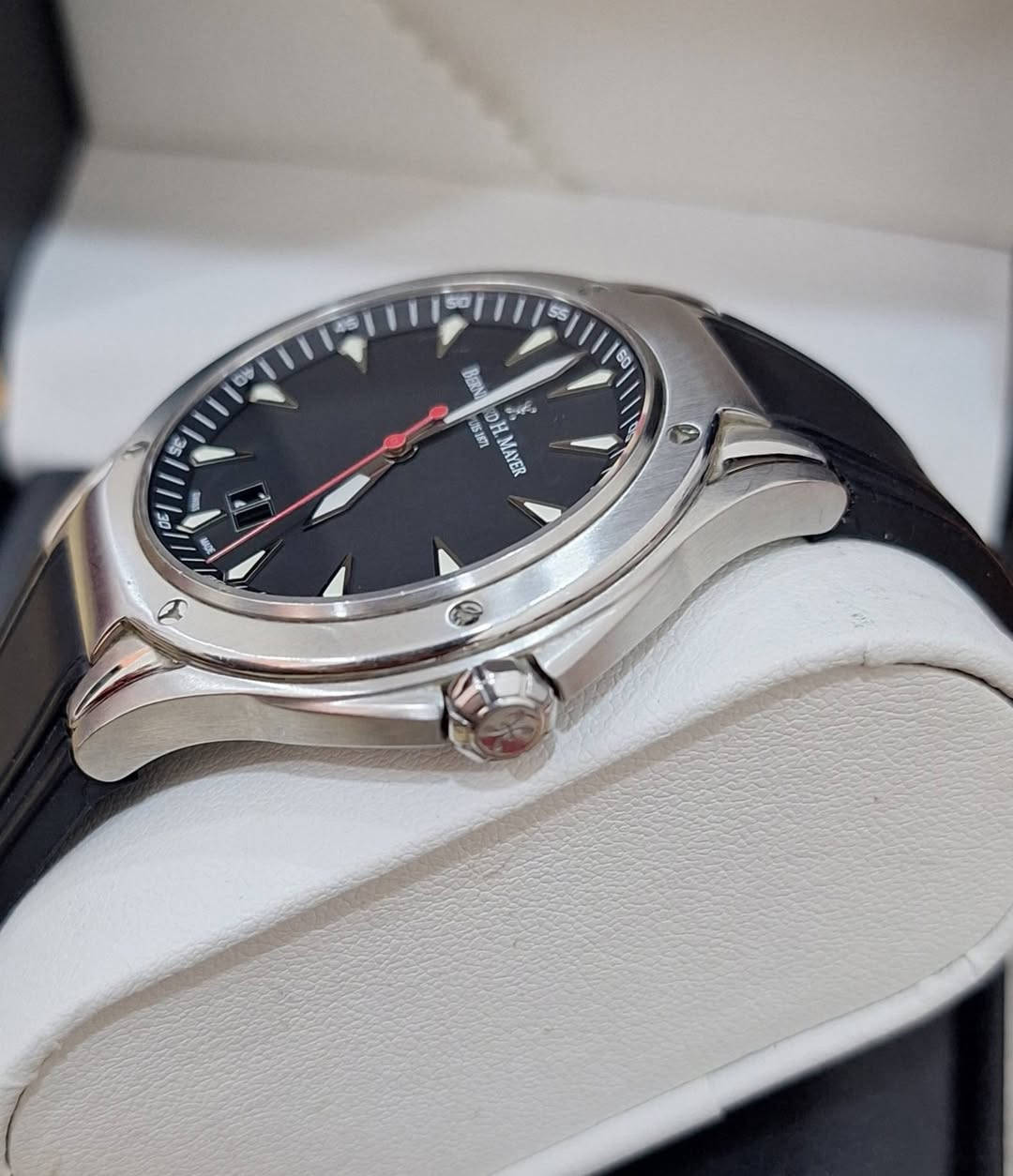 برنارد إتش ماير
سويسرا أصلي 🇨🇭 
نظافه منتازه جدآ 
القطر ٤٣ 
سير ربر أصلي 
بك أصلي معلم 
أميال وأرقام لامينوس
السعر١٢٠$


**إذا كنت صاحب هذا الإعلان وتريد حذفه لأي سبب، رجاءا أرسل رسالة إلى الدعم الفني**