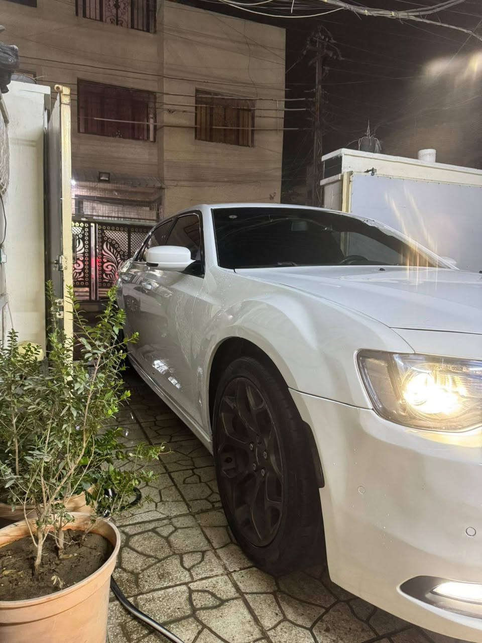 السلام عليكم
اوباما 2018 S كولد مختم 
السيارة وارد امريكي
سیارە ماشاءالله كلش حلوە و جدیدە
المواصفات مكينه 3.6  6 سلندر كير ماوس ٨ نمر 
   كير شفتات بالستيرن
دكمة سبورت + نظام قياده سبورت بالكير 
تشغيل عن بعد
شاشه جبيره
بصمة بيبان + بصمة صندوق 
كشنات كهرباء جلد حضن اسود مطرز S
تدفئه بالمري اوتو 
تدفئه  بالكشنات الاماميه
تبريد كشنات اماميه 
تدفئه كشنات خلفيه 
تبريد كشنات خلفيه 
برده خلفيه اصليه 
حساس امامي  
حساس خلفي 
سترين كهربائي 
كشنات خزن 
سترين تدفئه 
كامره بلاديه
سكنات ليد امامي زنون 
مانع انزلاق ABs  و Esp
مرأة داخليه فوتو عاكسه للضوء
ويل ٢٠ بلادي S كولد مختم

لايت دوار ويه السترين 
زنون بلادي 
رادار جانبي 
بيع 
السعر : 220$ وبيها مجال 
للاتصال :***********
بدون ايرباك 
دخول جديد ضباط رقم بغداد
ماشيه 120 
حادث مرفق بلصور
الصبغ اجه بيها من امريكا بدون معجون او ظربه
