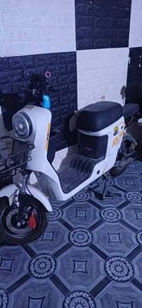 دراجة كهربائية • نظيفة • بطارية معطلة