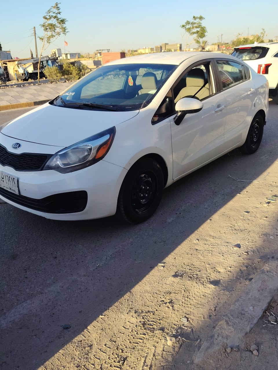 ياالله ريو ١٥ وارد امريكي من امريكا مابيها حادث هنا بيها باب السايق والجاملغ مبدلات اثر حادث بسيط خابرني وشرحلك مابيها لا لغود ولا شواصي ولا تكم تجي وتشوف بعينك السياره كير عادي باسمنه عارضيها ب٩٠ وبيها مجال *********** مكاني بغداد تقاطع درويش
