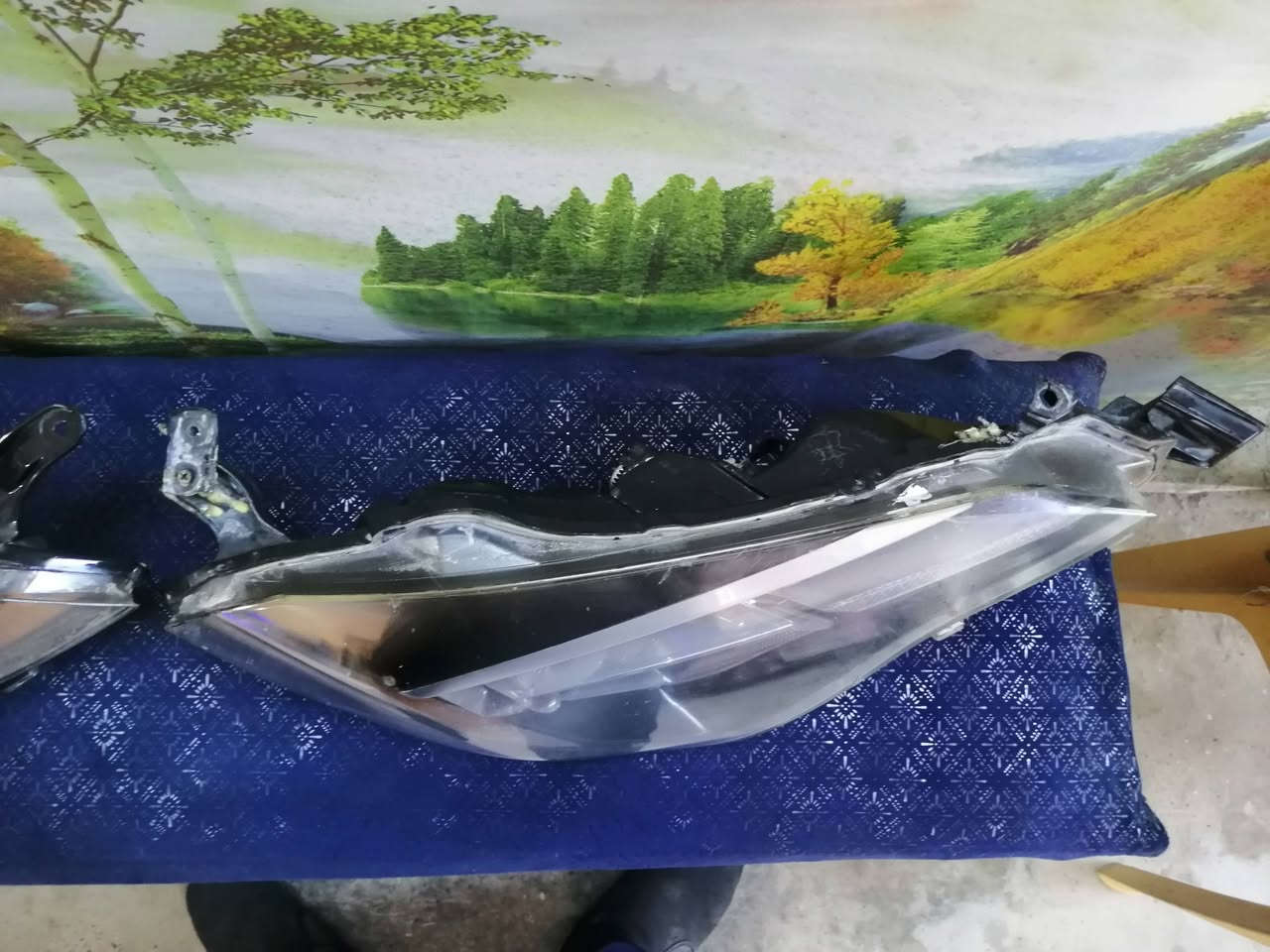 زوج مازدات مال كورلا 2018 أمريكي يرهم 17 وال19 هم بس المازدت نوع ليد مو زنون
شغالات كلشي مابيهن بدلتهن لان شديت زنون بمكانهن فقط للتواصل  ***********
