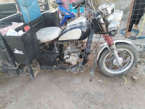 سلام عليكم *********** خاص ما اجاوب راسل لباجر سلام عليكم بتره اوراق موديل ١٦ بيه لحيم بركبه جوه بصيط  اصولي
